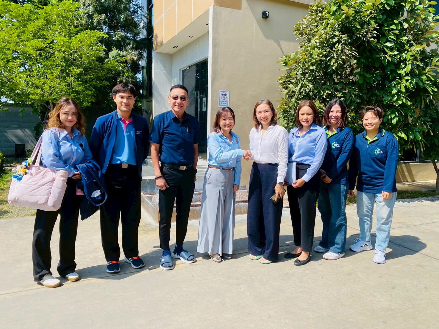 ลูกค้าเข้าเยี่ยมชมบริษัทแคธเทอริ่งไลน์